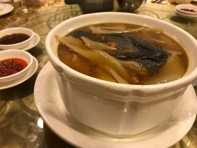 花旗參燉竹絲雞湯