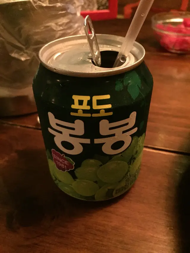 Bong bong (grape juice)