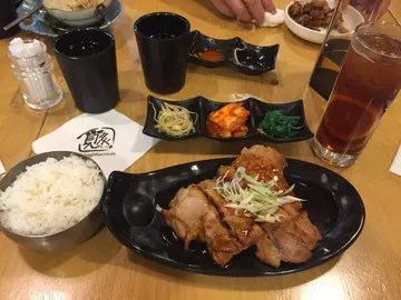 韩国黑蒜汁烧鸡扒配饭