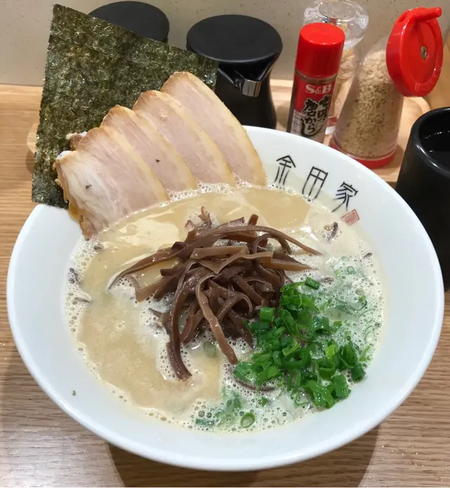 兩種湯底，味道很特別