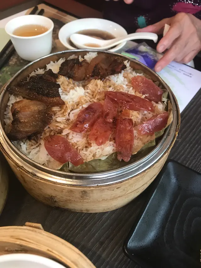 少有嘅原籠蒸臘味飯