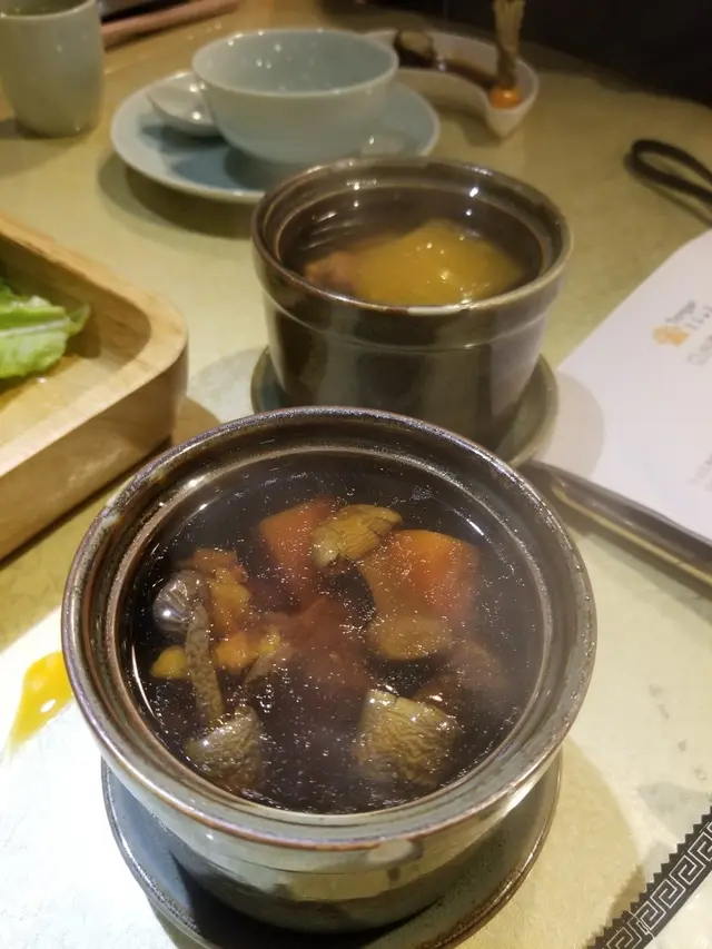 松茸淮山燉甘筍黑毛豚肉湯