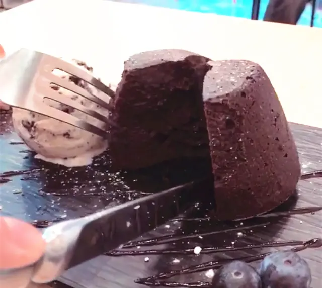 切開沒有溶岩朱古力漏出的心太軟