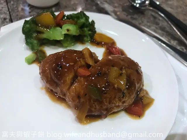 原隻猴頭菇扒伴黑椒汁