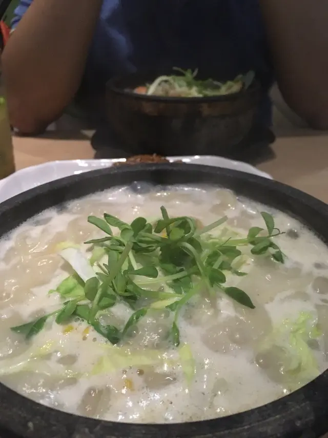 石鍋海鮮烏冬，石鍋豬手烏冬