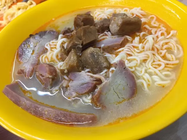 叉燒五香肉丁公仔麵