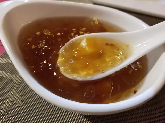 黑冰糖貢棗燉桃膠