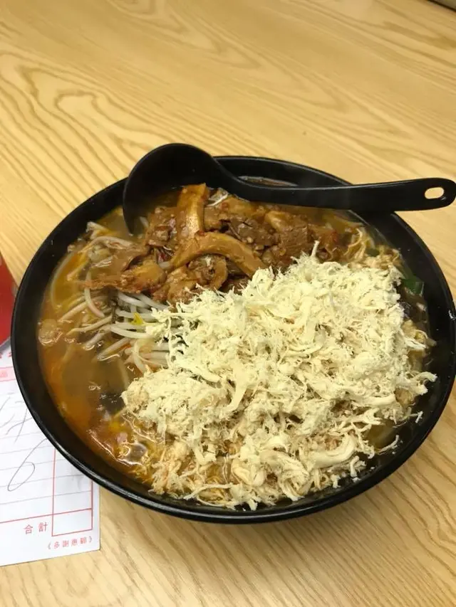 紫菜腩肉雞絲小鍋米線