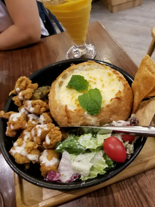 芝士麵包與炸雞,天衣無縫。