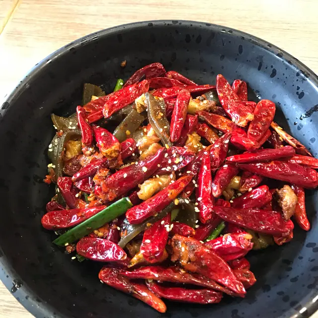 牛柏葉、雞軟骨、紅薯粉（大辣）