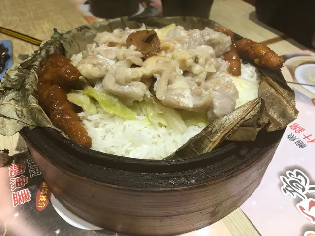 荷葉籠仔鮑魚蒸飯
