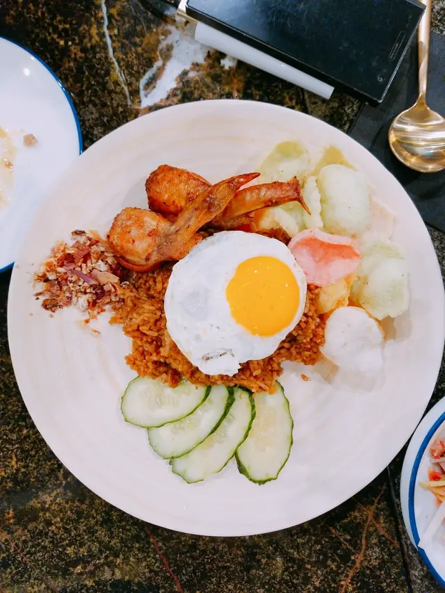 印尼炒飯配釀雞翼