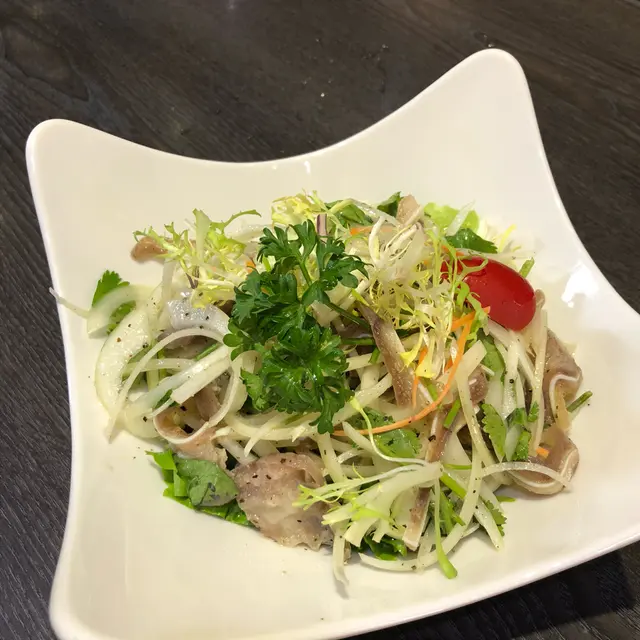 葡國豬耳仔沙律