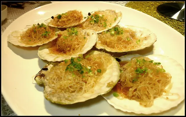 蒜茸粉絲蒸元貝