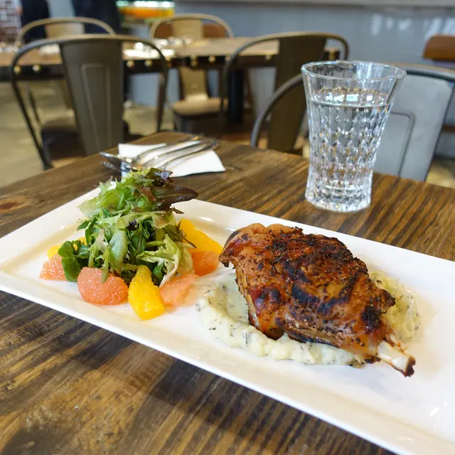 慢煮乳豬配薯泥