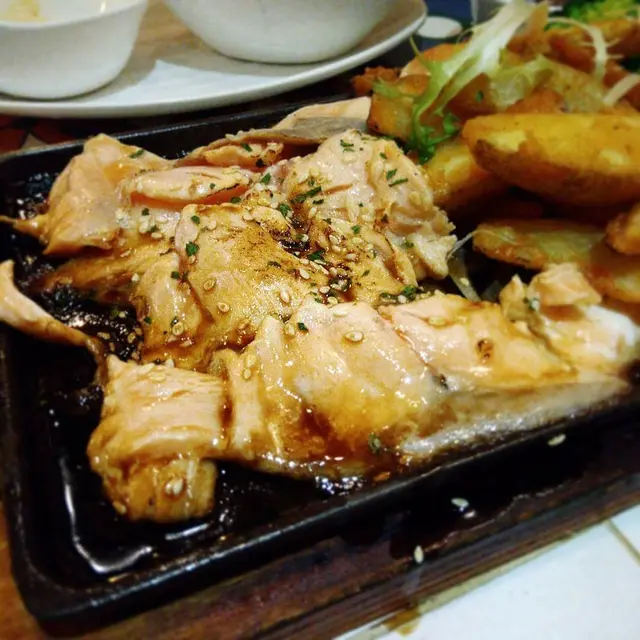 鐵板燒薄切三文魚