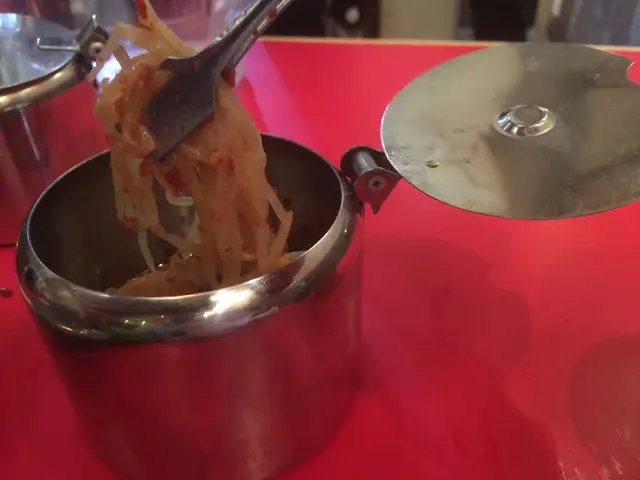 食拉麵怎少得酸菜和辣芽菜?!
辣芽菜微辣惹味,正!👍🏻