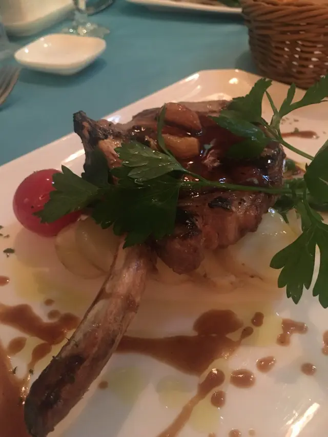 慢煮黑毛豬配香烤蒜頭