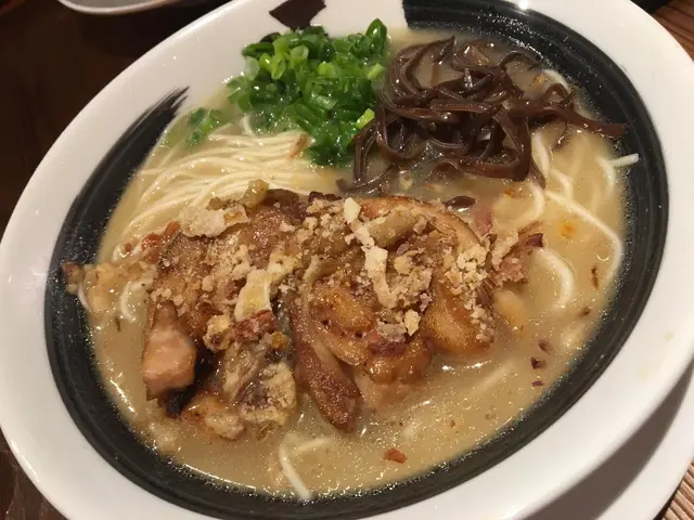 雞湯雞肉拉麵