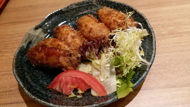 外脆內軟的炸難翼，係小食中抵食的一款