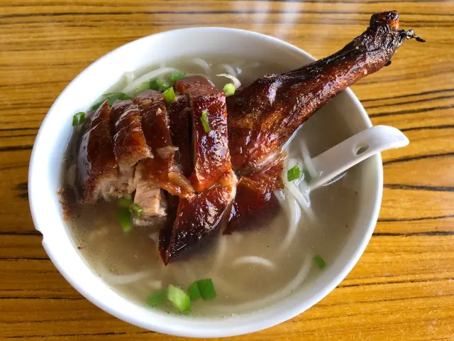 燒鴨翼位、瀨粉碎濕濕；肚餓至會幫襯.