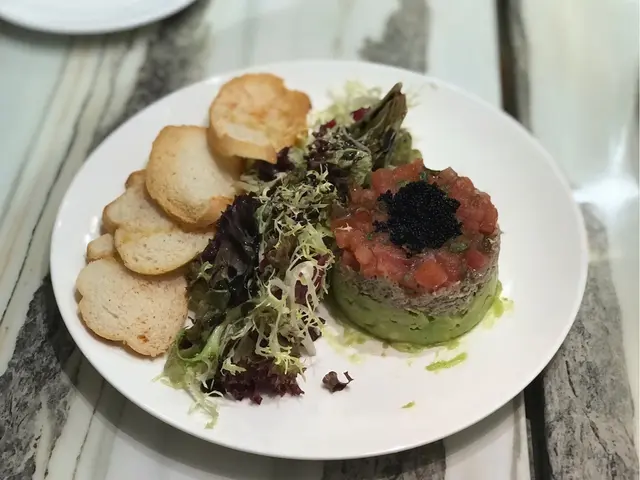 蟹肉蕃茄牛油果沙律