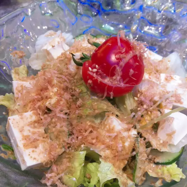 絹豆腐芝士沙律配芝麻醬