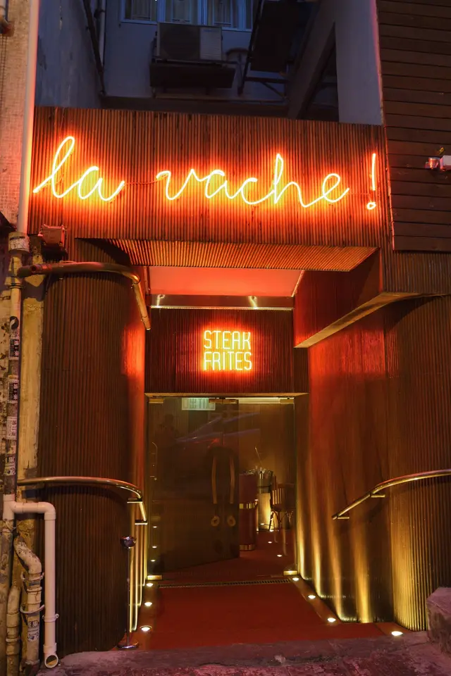 由中環行上去都幾遠, 又斜路, 不過有好野食就唔怕