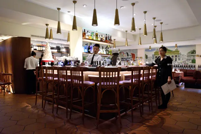 BAR 枱。人多時就要坐呢度。