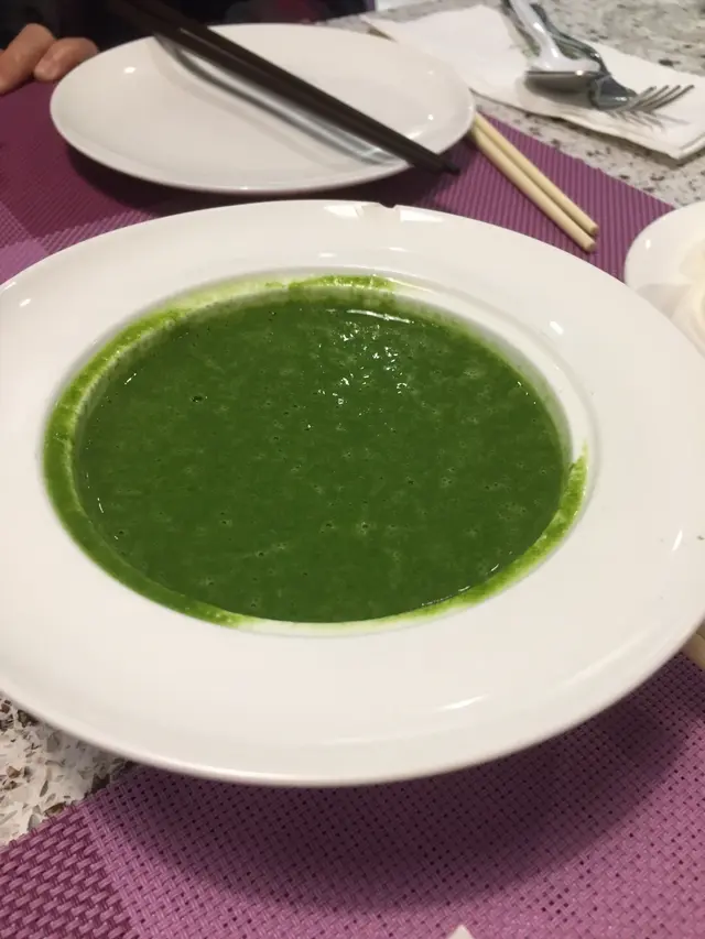 菠菜忌廉桃膠濃湯