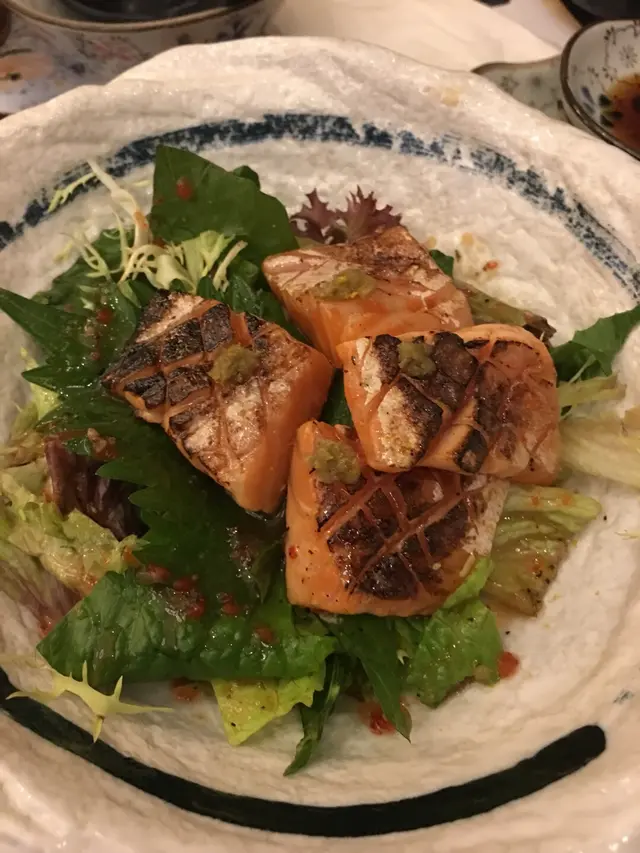 呢個正！！！好好味！！！仲有沙律菜做底，唔識點形容個味，總之好好味，下次一定會再嗌，有4件，我一個人食哂成兜