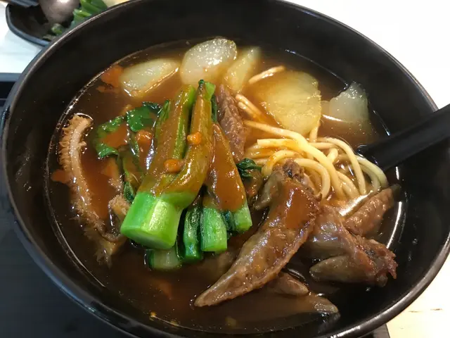 三餸一麵(牛肚,雞翼尖,蘿蔔油麵)