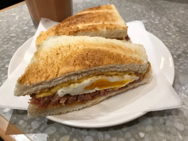 芝士鹹牛肉蛋治