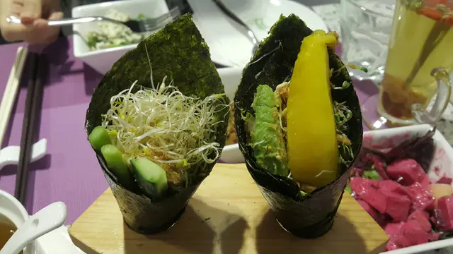 蘆筍素香鬆/ 香芒牛油果苜蓿芽手卷