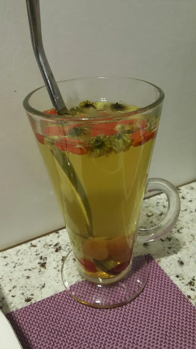 桂圓杞子菊花蜂蜜茶