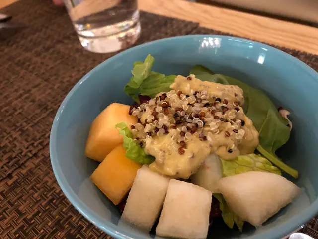 水果好新鮮！配搭個自調既沙律醬真係好開胃