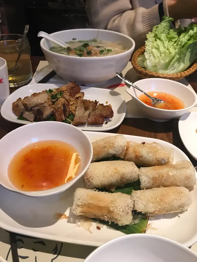 炸得很香脆的越南春卷