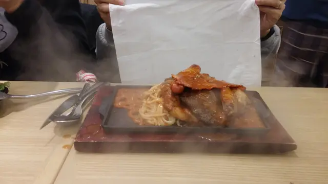 鐵板美式什扒配紅酒燒汁