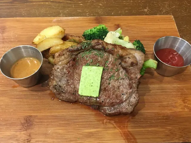 最吸引的是Herb Butter,與西冷出奇地配合, 別處亦難找到