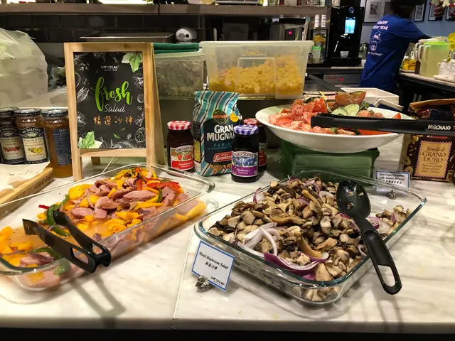 鴨胸沙律、雜菌沙律、蔴醬青瓜蕃茄沙律