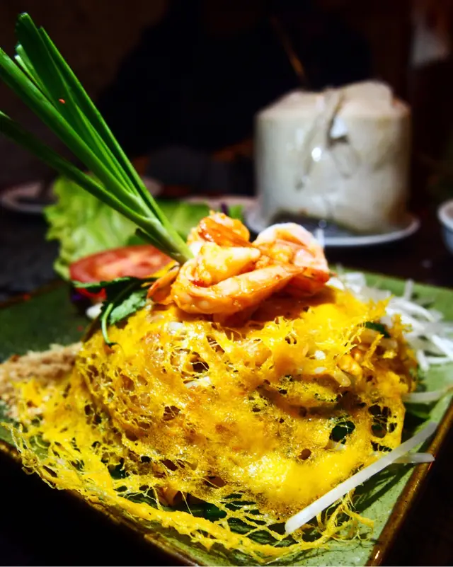 泰式蛋包金邊粉伴蝦