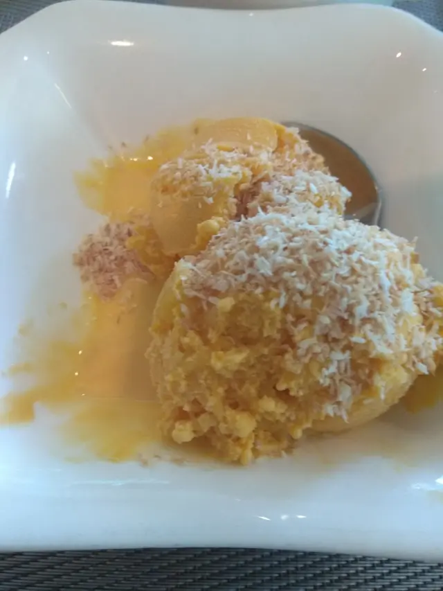 有朱古力同忙果，都有杯裝牛奶公司