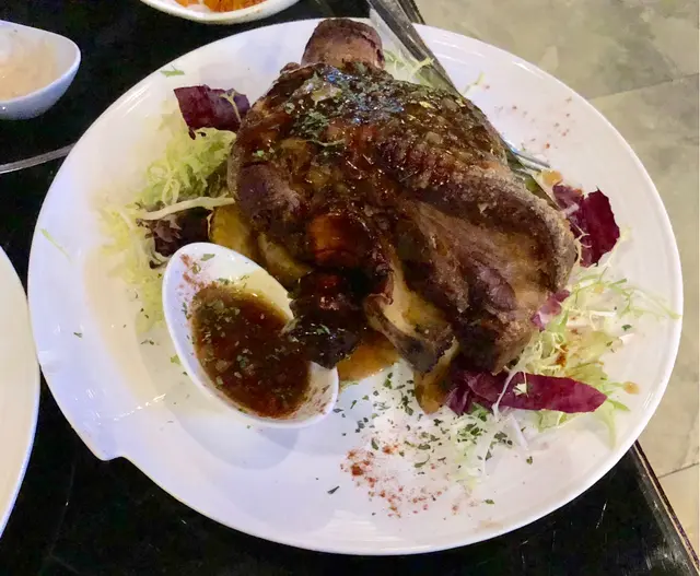 德國蜜汁燒豬手