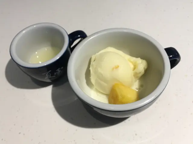 with 燒菠蘿, alcohol