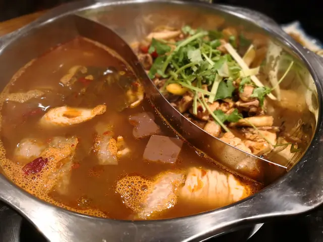 重慶雞煲和酸菜豬什