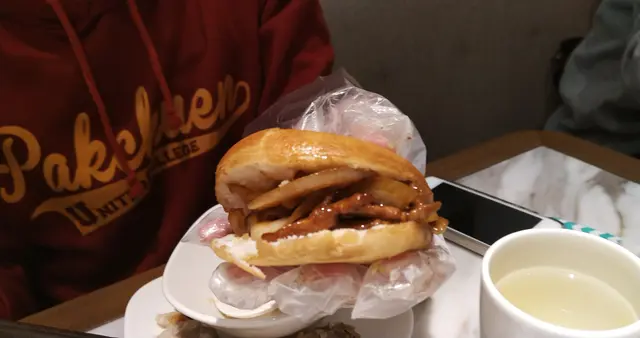 友人特製肉絲包