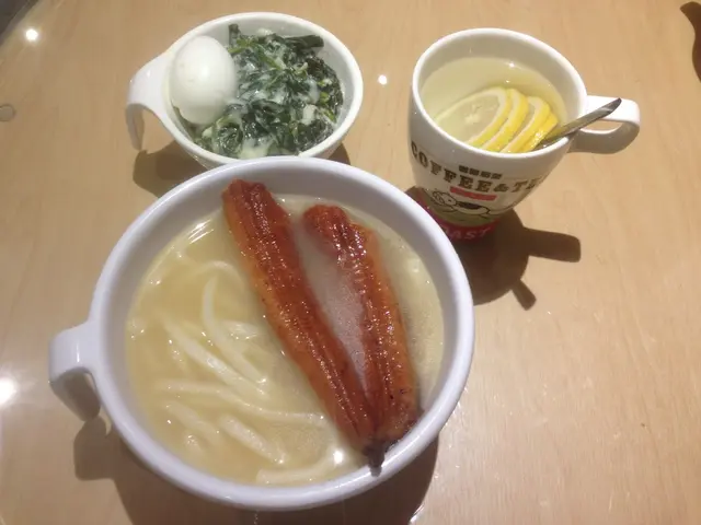 忌廉波菜溫泉蛋配蒲燒鰻魚讚岐烏冬