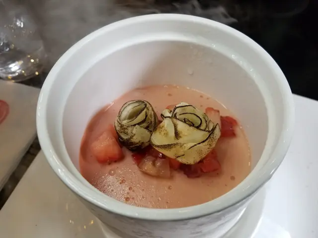 冰鎮玫瑰荔枝燉蛋