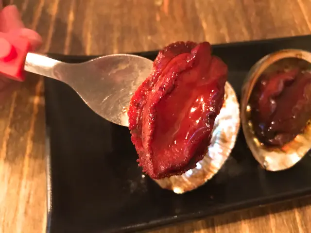 秘製汁燒鮑魚 (兩隻