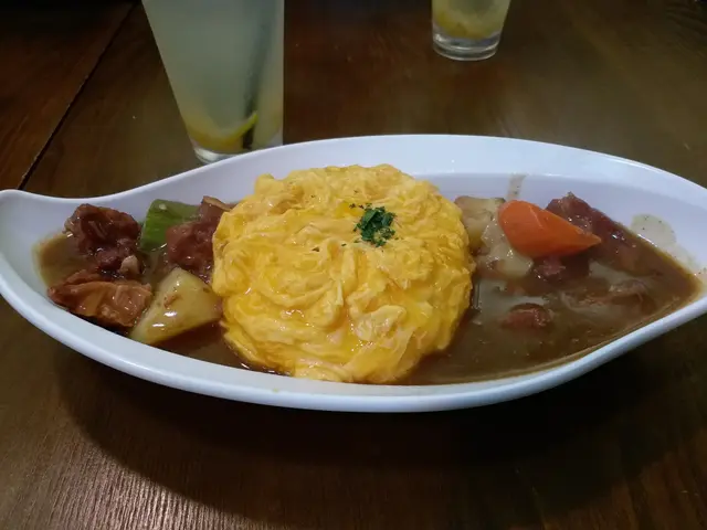 日式咖哩牛腩蛋包飯
